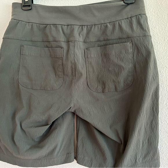 Athleta Trekkie Women’s Bermuda Shorts Size 2 - Picture 2 of 5